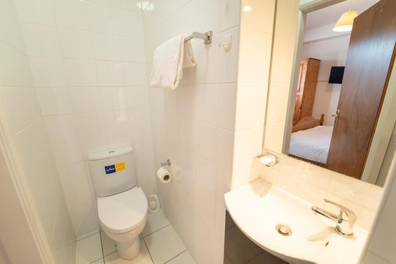 Charming City Centre Guest Houseゴールウェイ エクステリア 写真