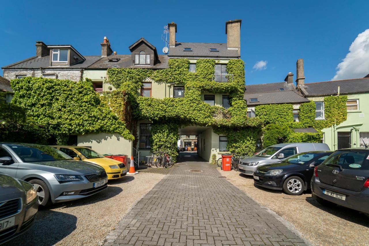 Charming City Centre Guest Houseゴールウェイ エクステリア 写真